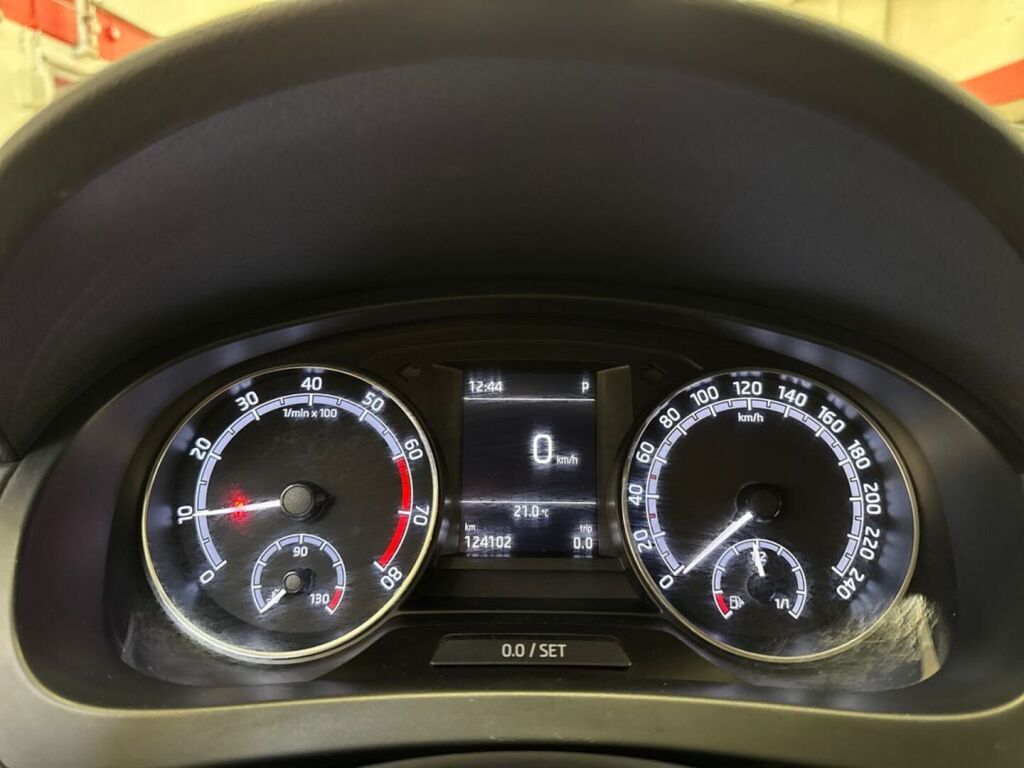 Skoda Rapid 2018 Musta