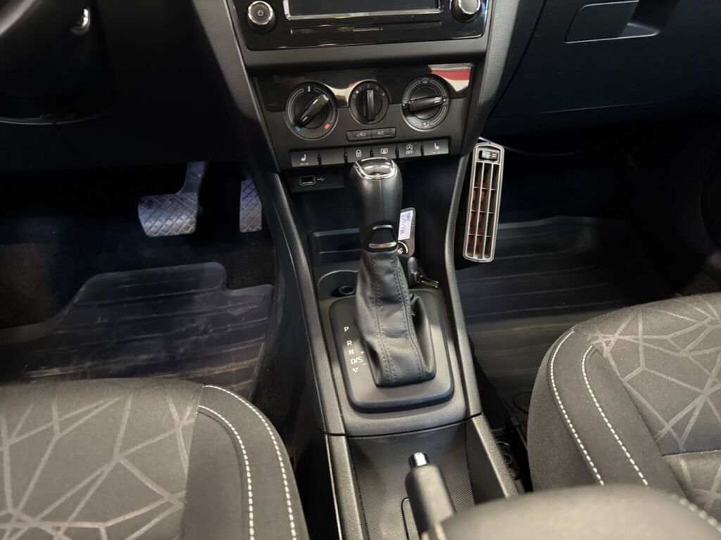 Skoda Rapid 2018 Musta