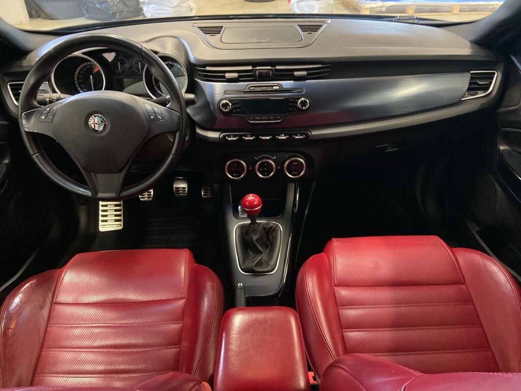 Alfa Romeo Giulietta 2011 Musta
