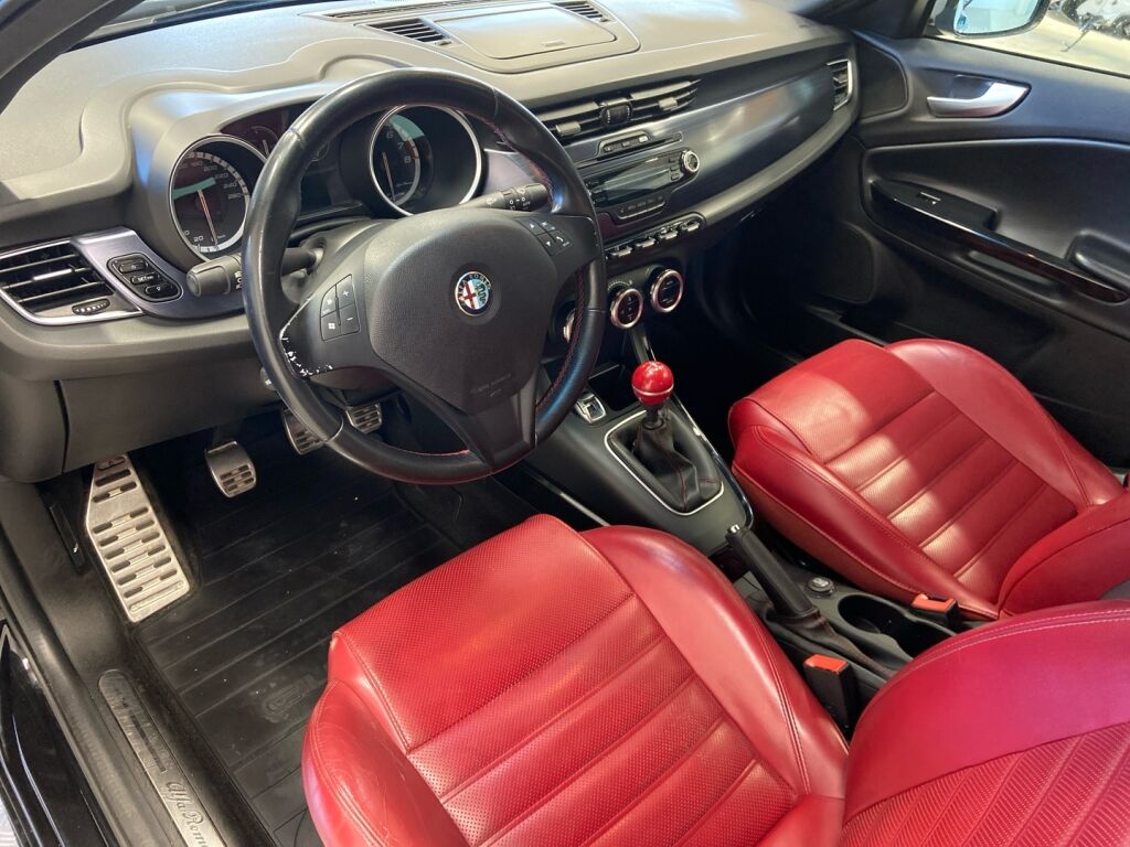Alfa Romeo Giulietta 2011 Musta