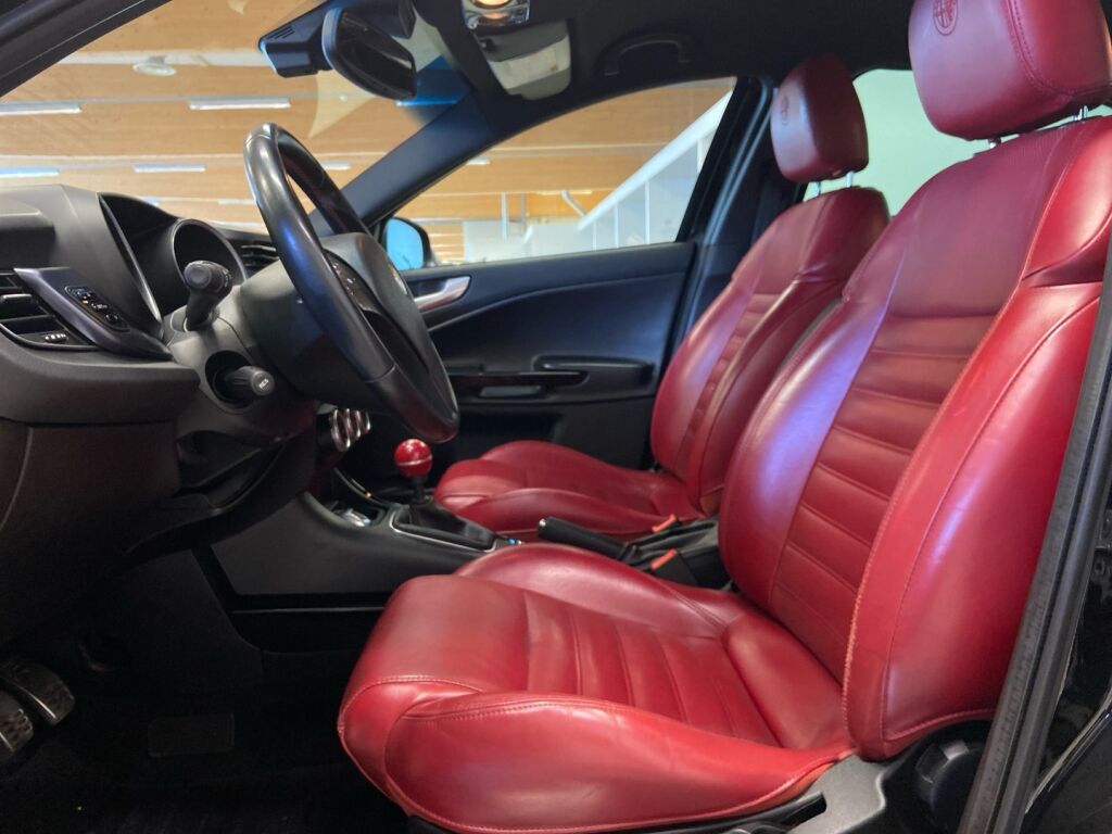 Alfa Romeo Giulietta 2011 Musta