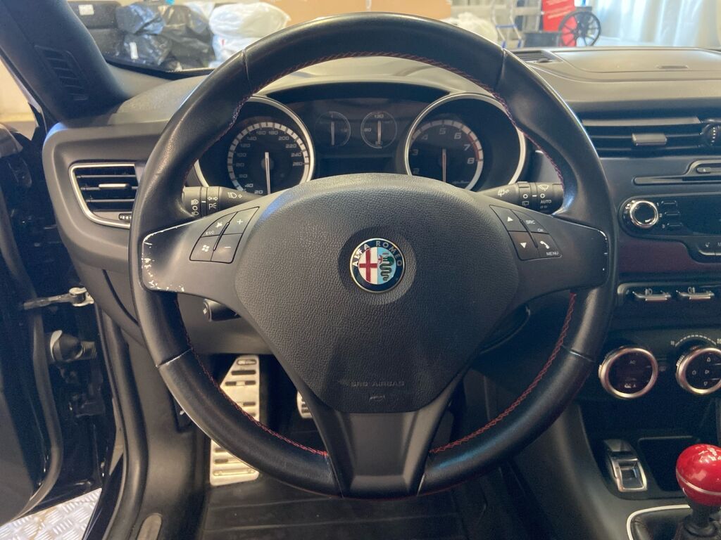 Alfa Romeo Giulietta 2011 Musta