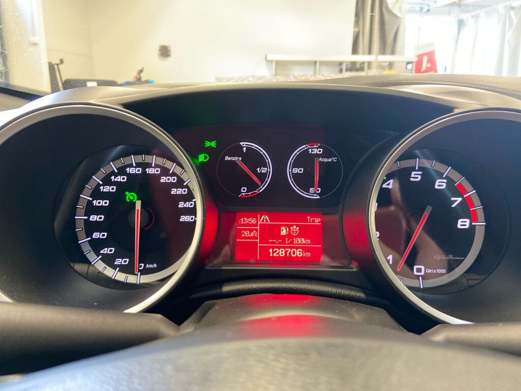 Alfa Romeo Giulietta 2011 Musta