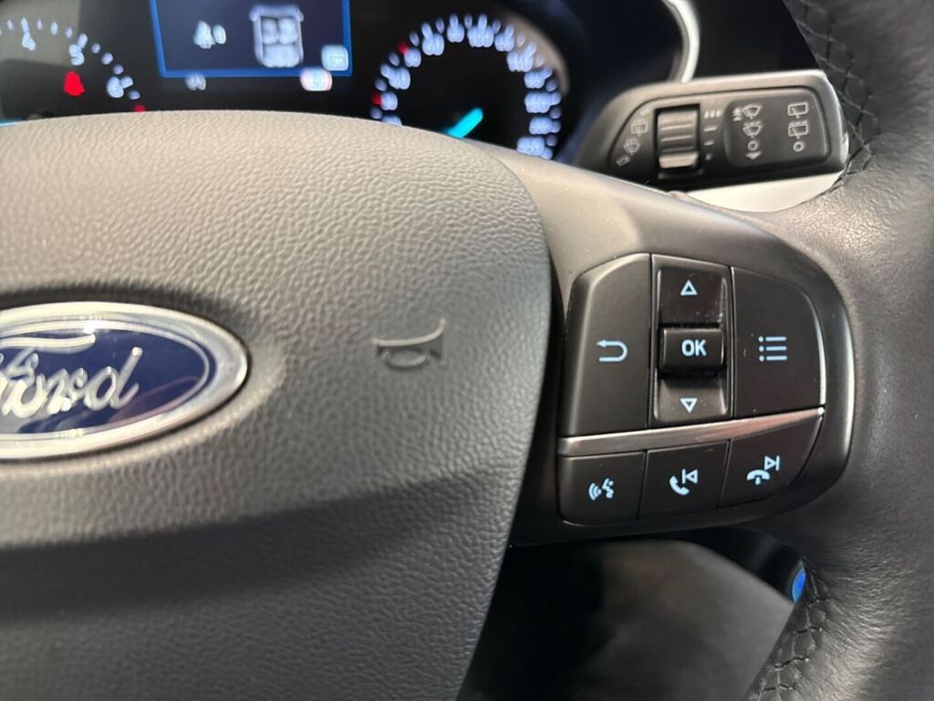 Ford Focus 2019 Valkoinen