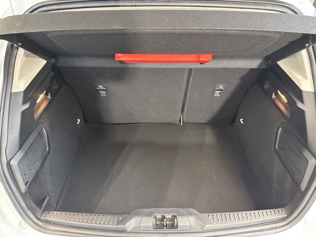 Ford Focus 2019 Valkoinen