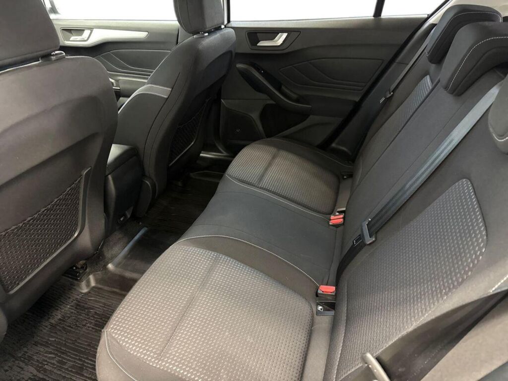 Ford Focus 2019 Valkoinen
