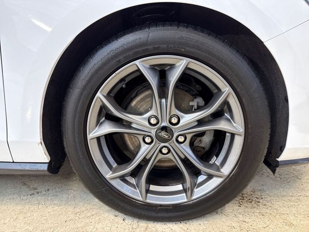 Ford Focus 2019 Valkoinen