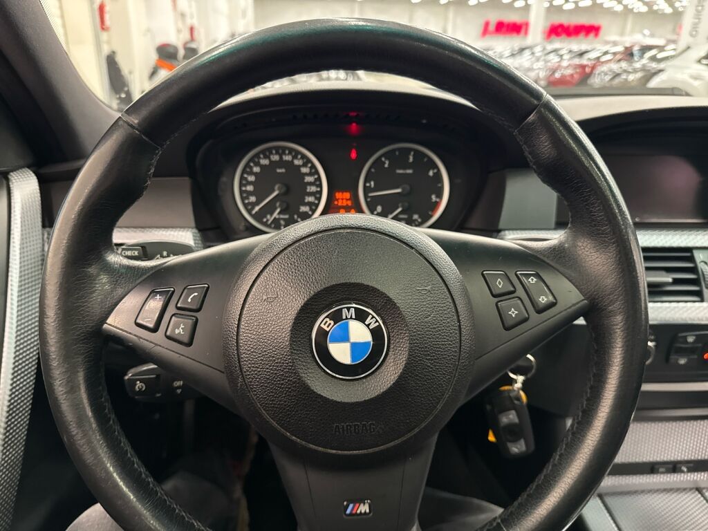 BMW 530 2006 Musta