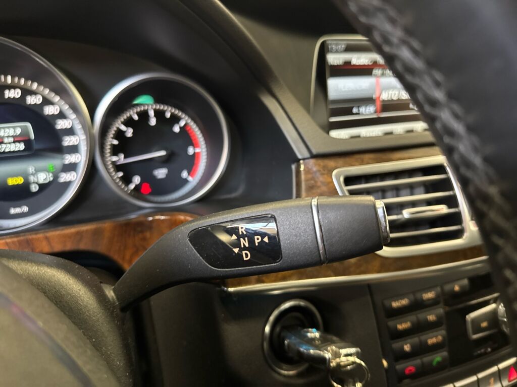 Mercedes-Benz E 2013 Musta