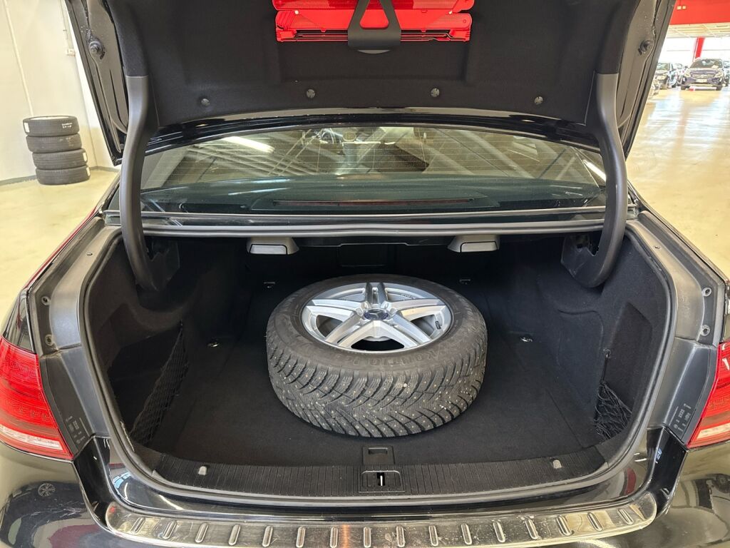 Mercedes-Benz E 2013 Musta