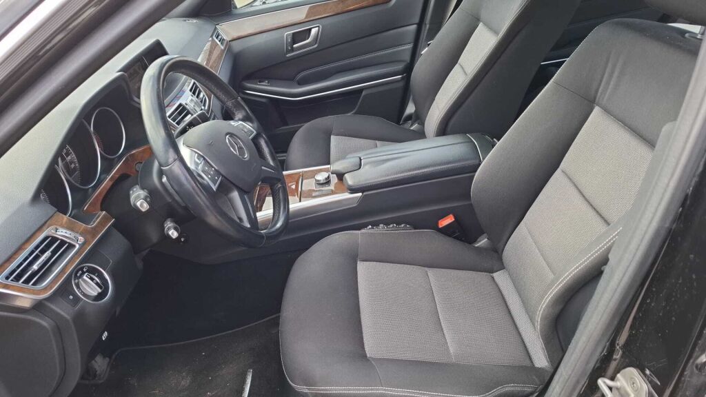 Mercedes-Benz E 2013 Musta