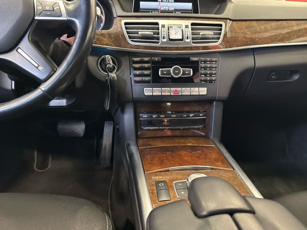 Mercedes-Benz E 2013 Musta