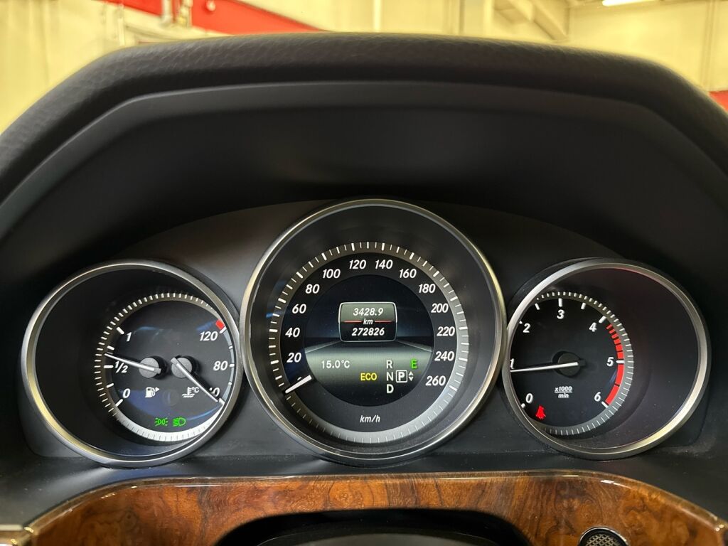 Mercedes-Benz E 2013 Musta