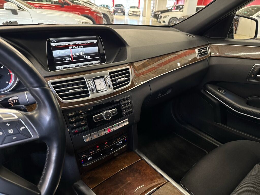 Mercedes-Benz E 2013 Musta