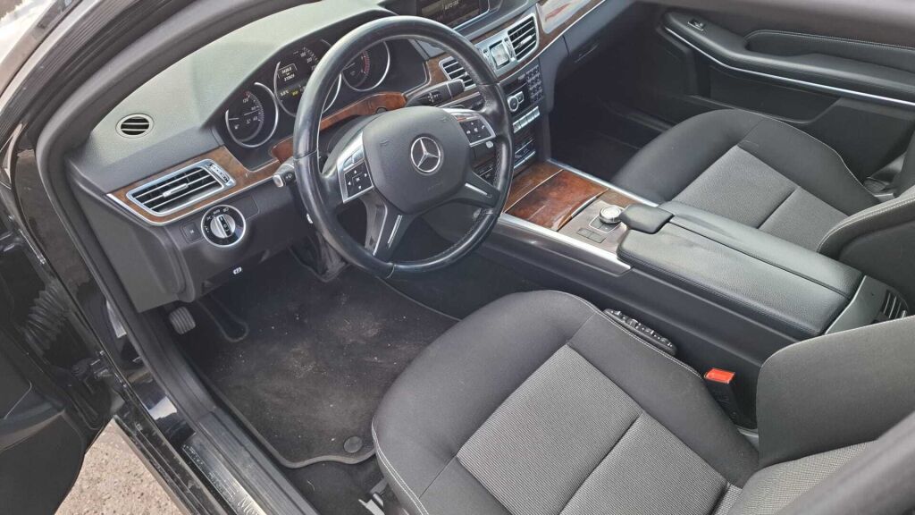 Mercedes-Benz E 2013 Musta