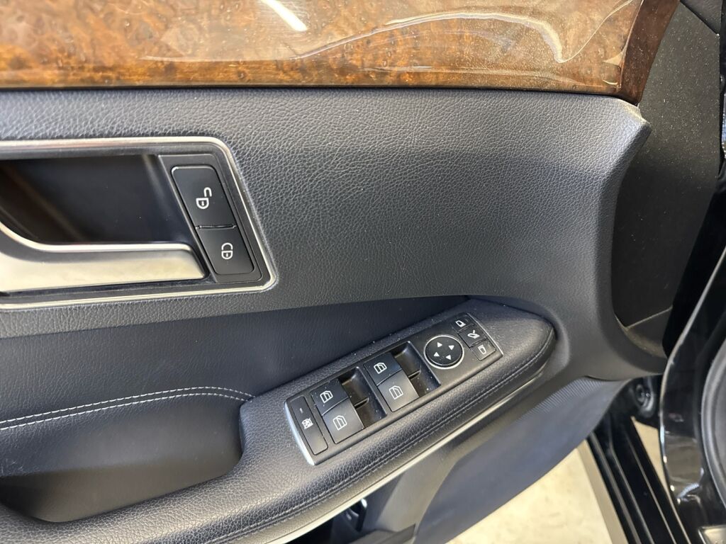 Mercedes-Benz E 2013 Musta