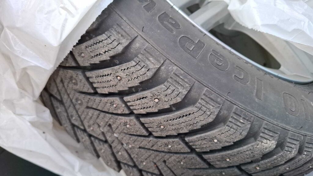 Mercedes-Benz E 2013 Musta