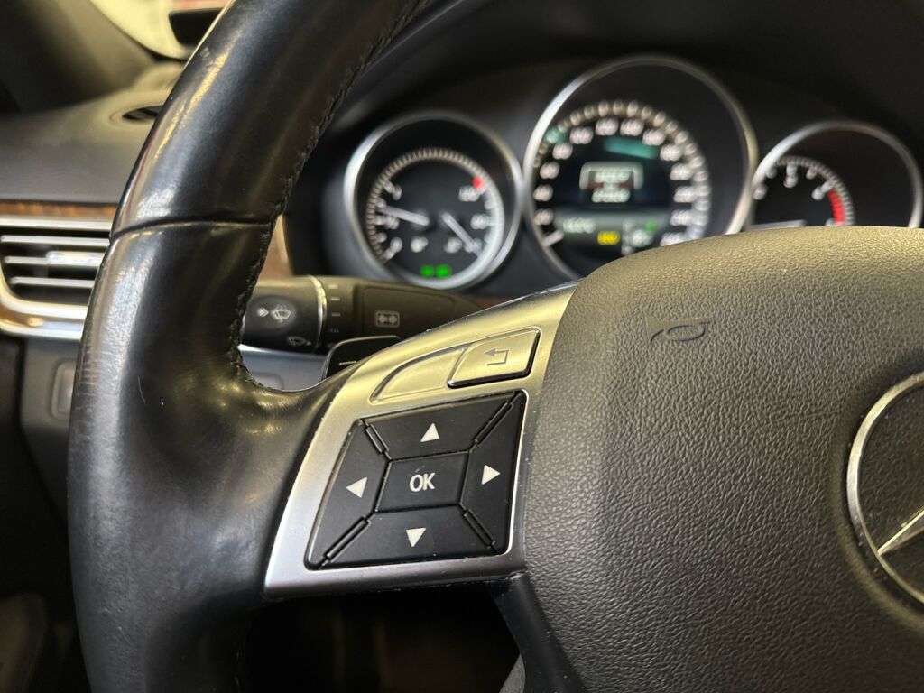 Mercedes-Benz E 2013 Musta