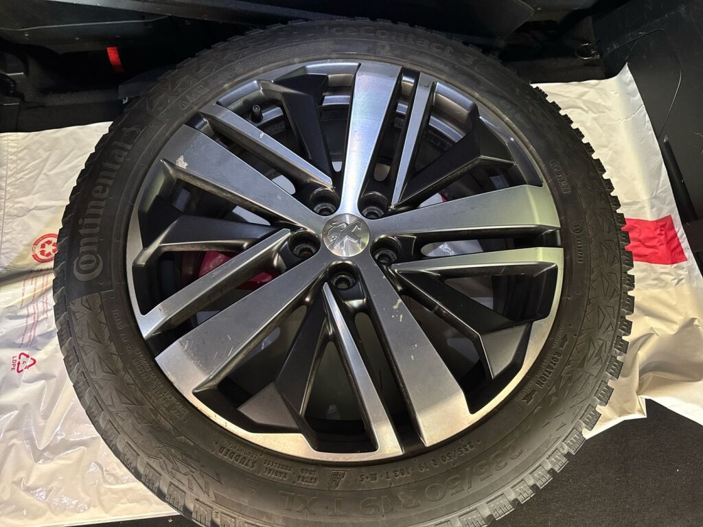 Peugeot 5008 2019 Musta