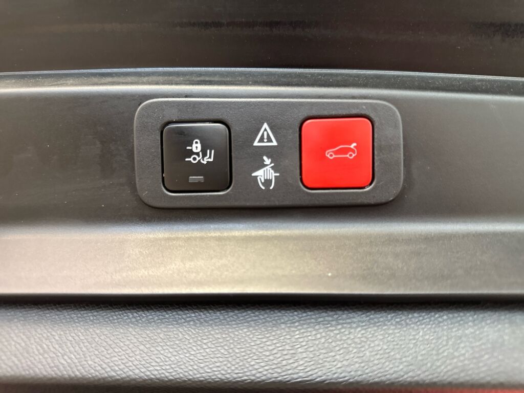 Peugeot 5008 2019 Musta