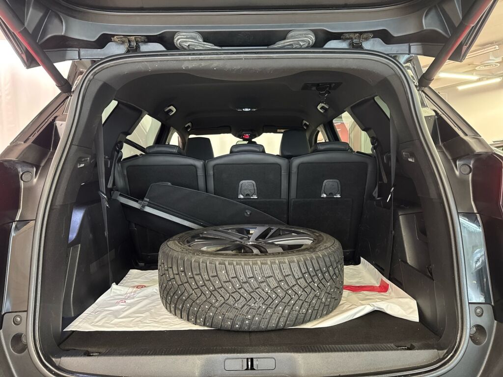 Peugeot 5008 2019 Musta