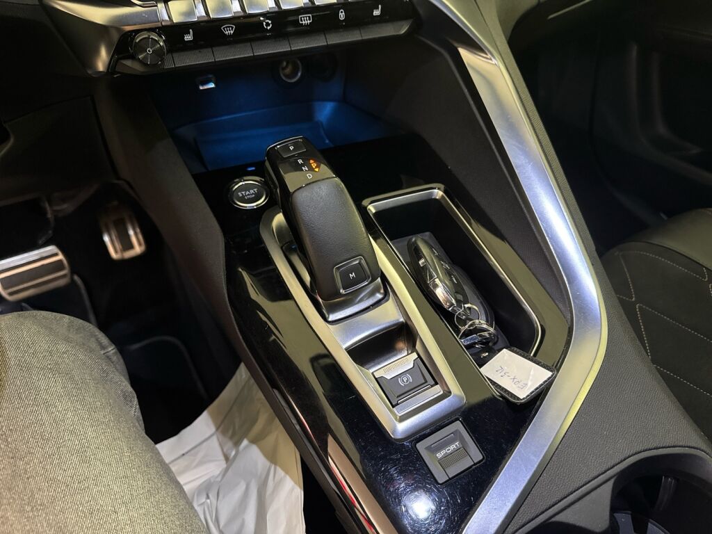 Peugeot 5008 2019 Musta