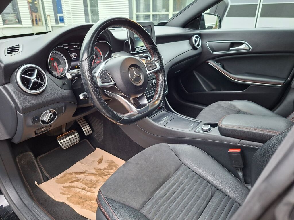 Mercedes-Benz CLA 2015 Musta