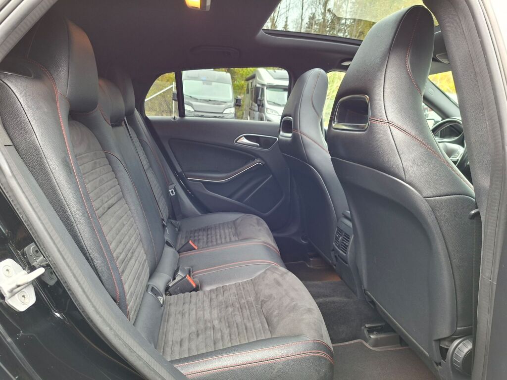 Mercedes-Benz CLA 2015 Musta
