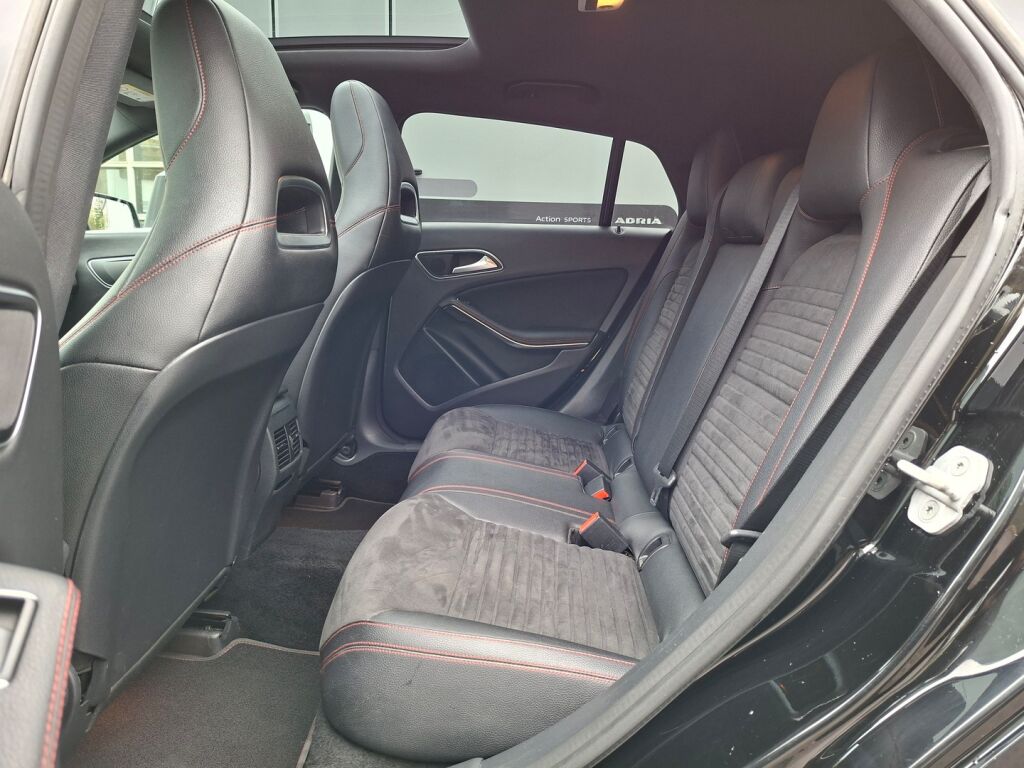 Mercedes-Benz CLA 2015 Musta