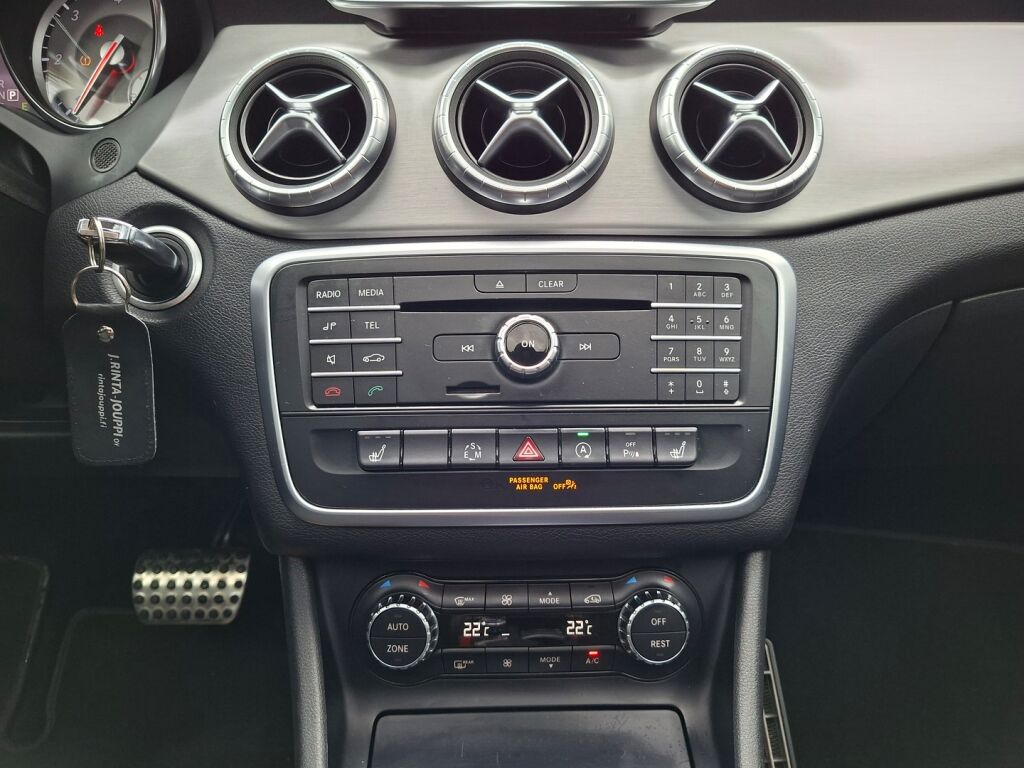 Mercedes-Benz CLA 2015 Musta