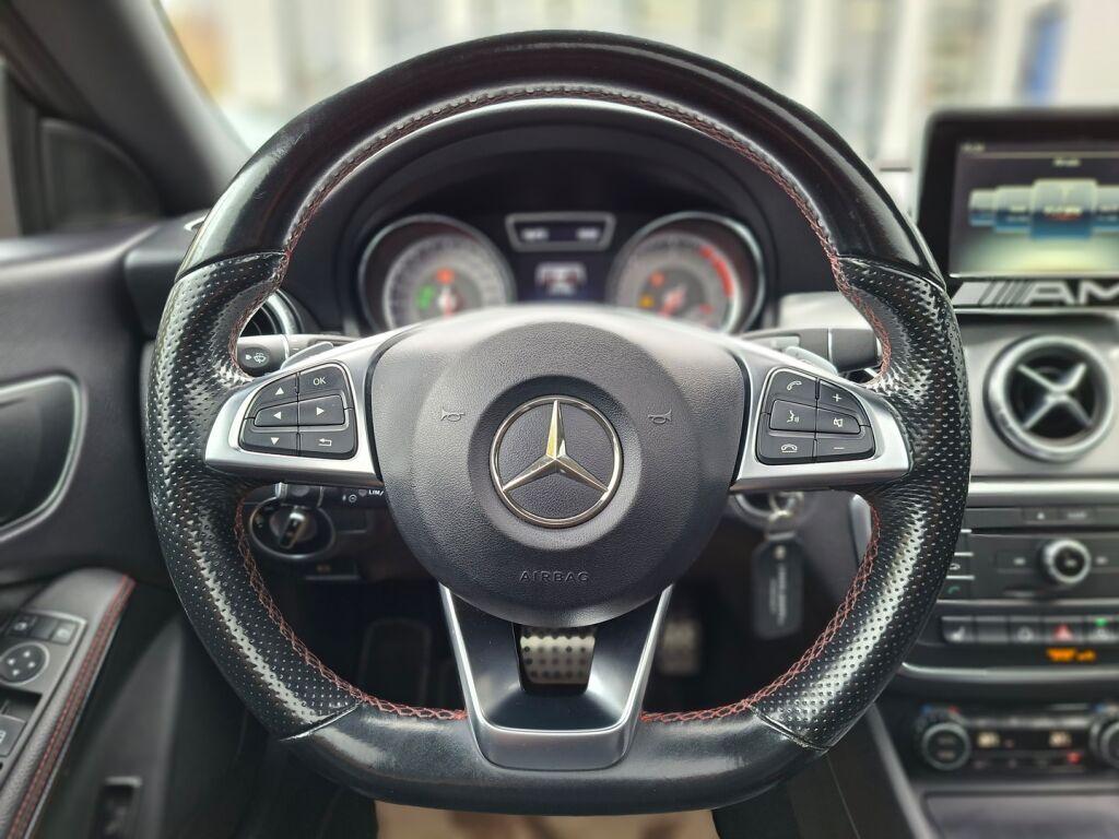Mercedes-Benz CLA 2015 Musta