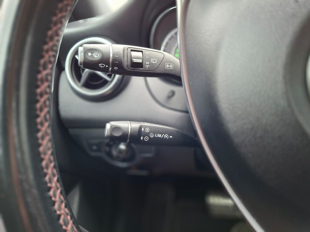 Mercedes-Benz CLA 2015 Musta