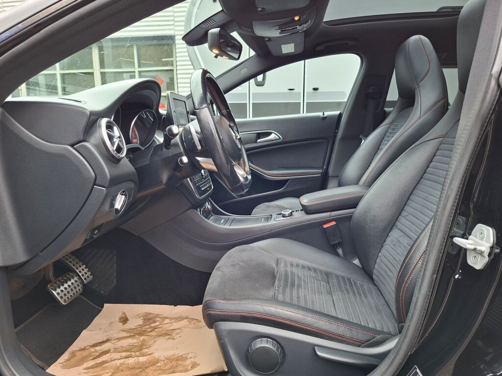 Mercedes-Benz CLA 2015 Musta