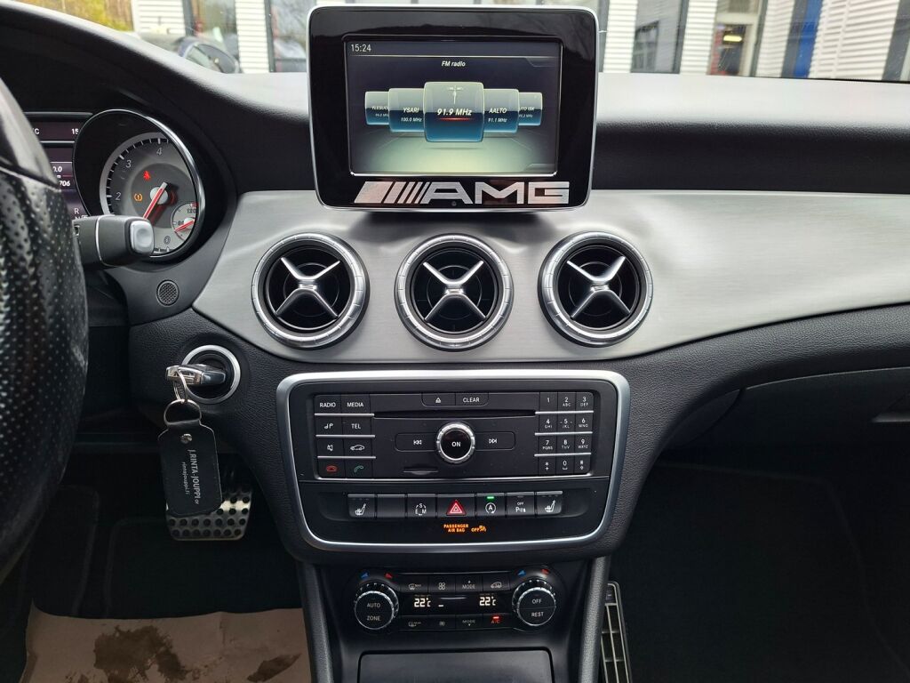 Mercedes-Benz CLA 2015 Musta