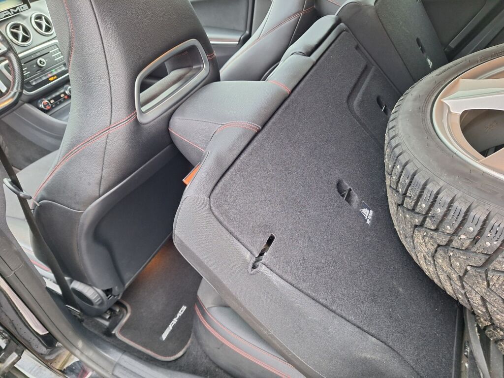 Mercedes-Benz CLA 2015 Musta
