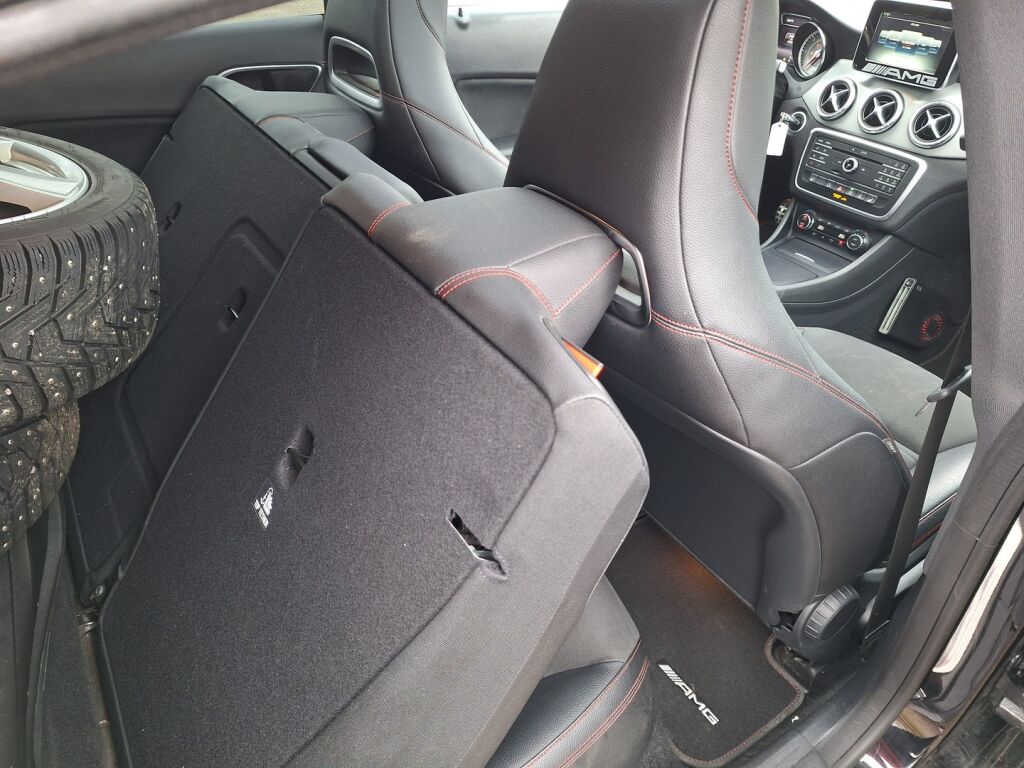 Mercedes-Benz CLA 2015 Musta