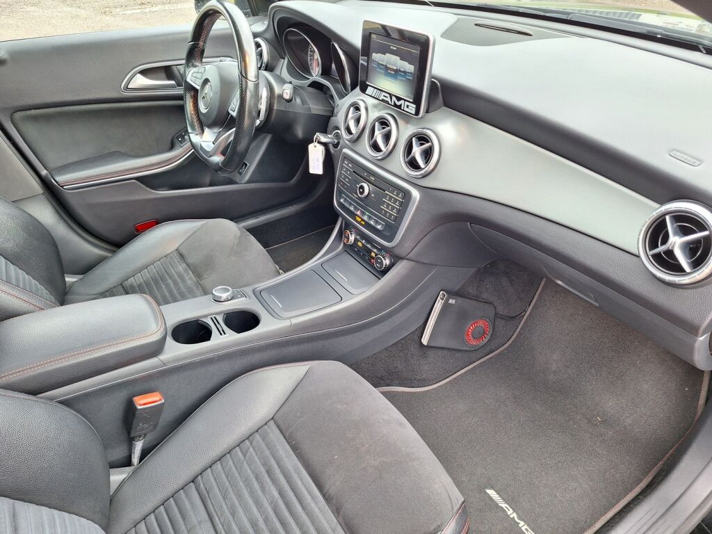 Mercedes-Benz CLA 2015 Musta