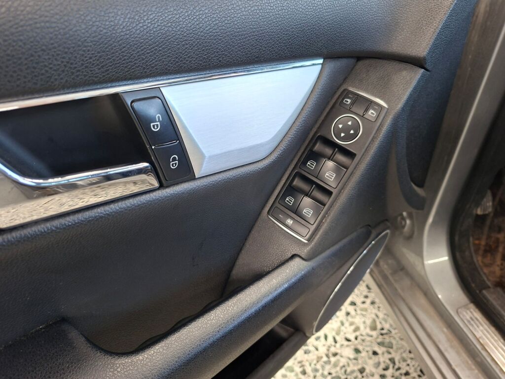 Mercedes-Benz C 2010 Harmaa