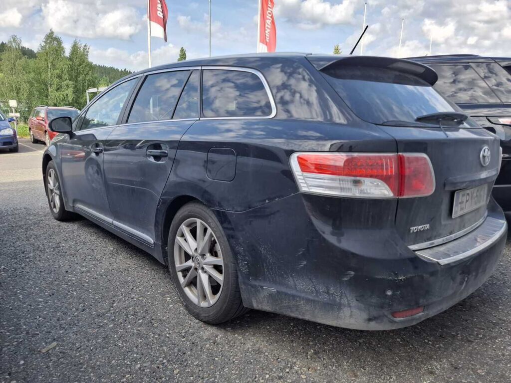 Toyota Avensis 2012 Musta