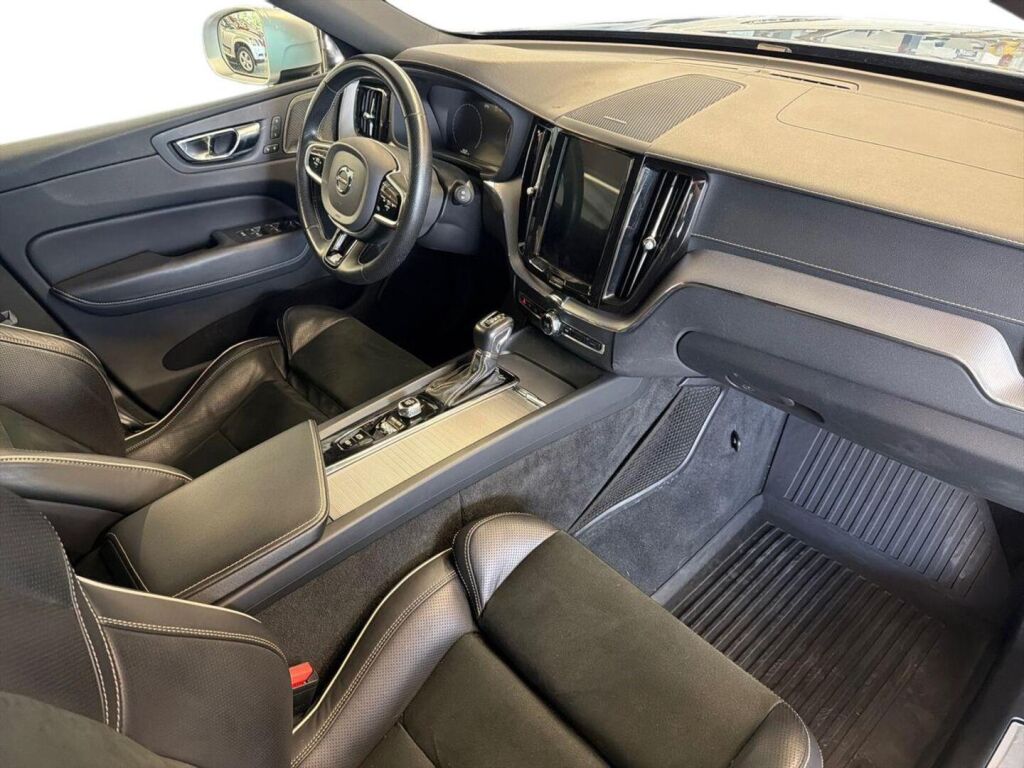 Volvo XC60 2019 Sininen