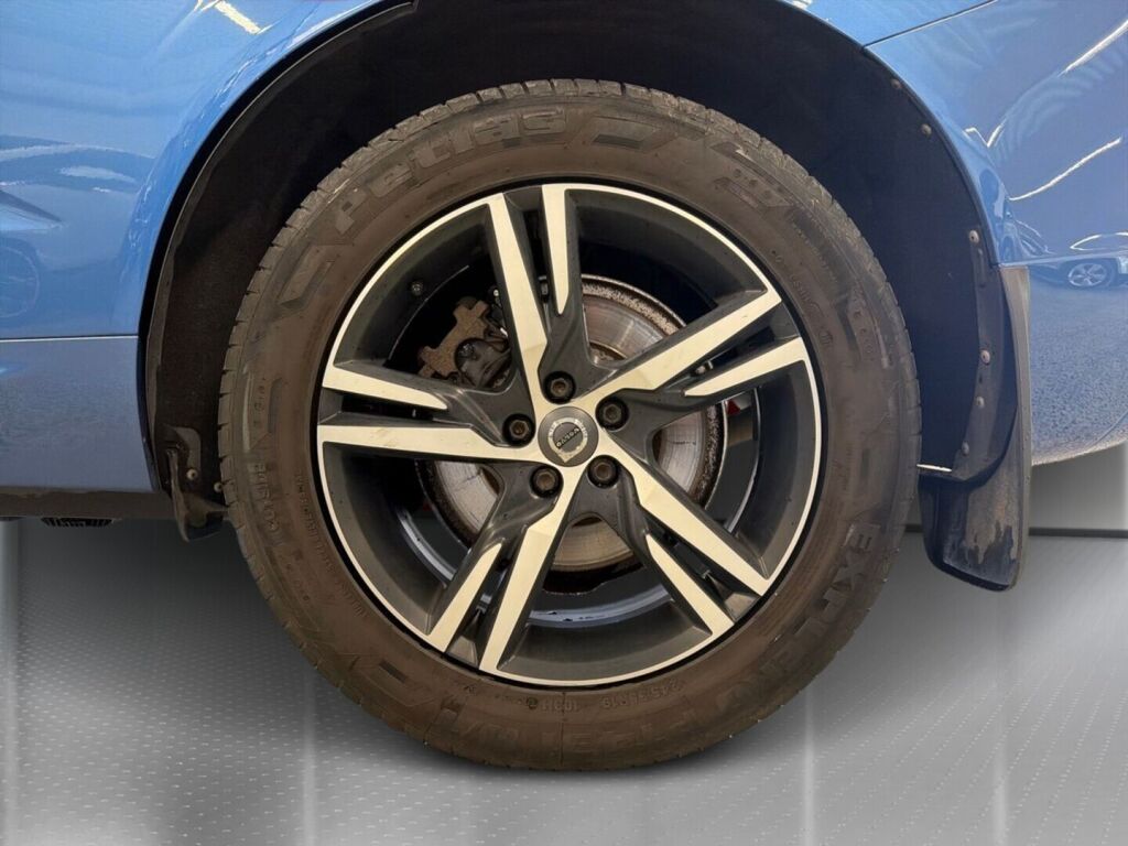 Volvo XC60 2019 Sininen
