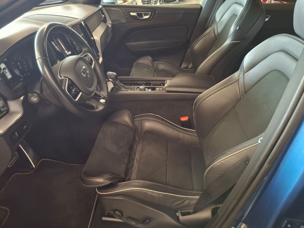 Volvo XC60 2019 Sininen
