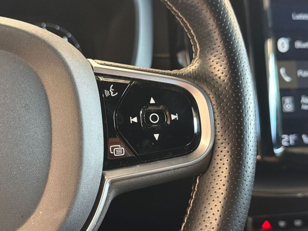 Volvo XC60 2019 Sininen