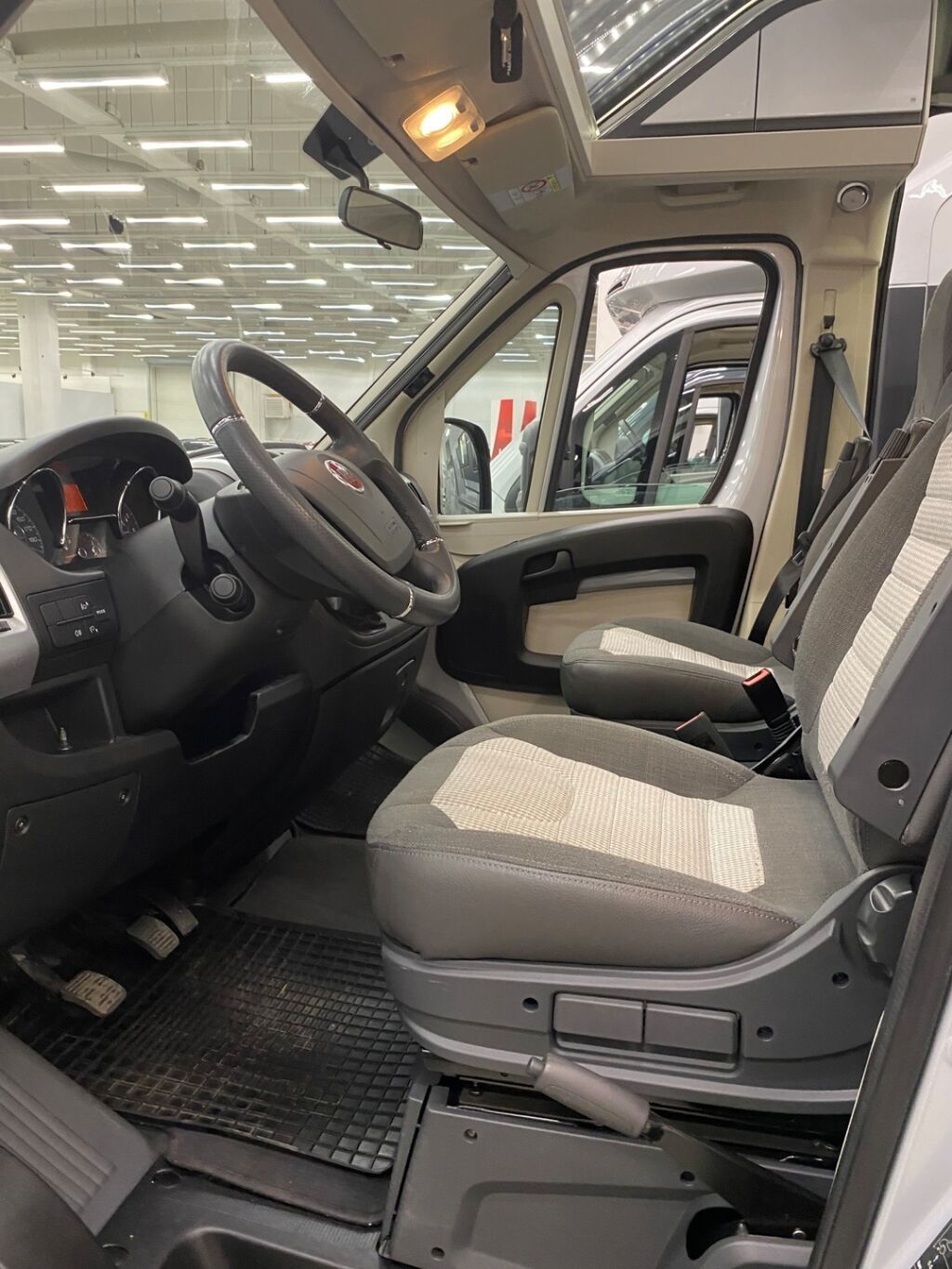 Adria Twin Supreme 640 SLB 2019 Harmaa