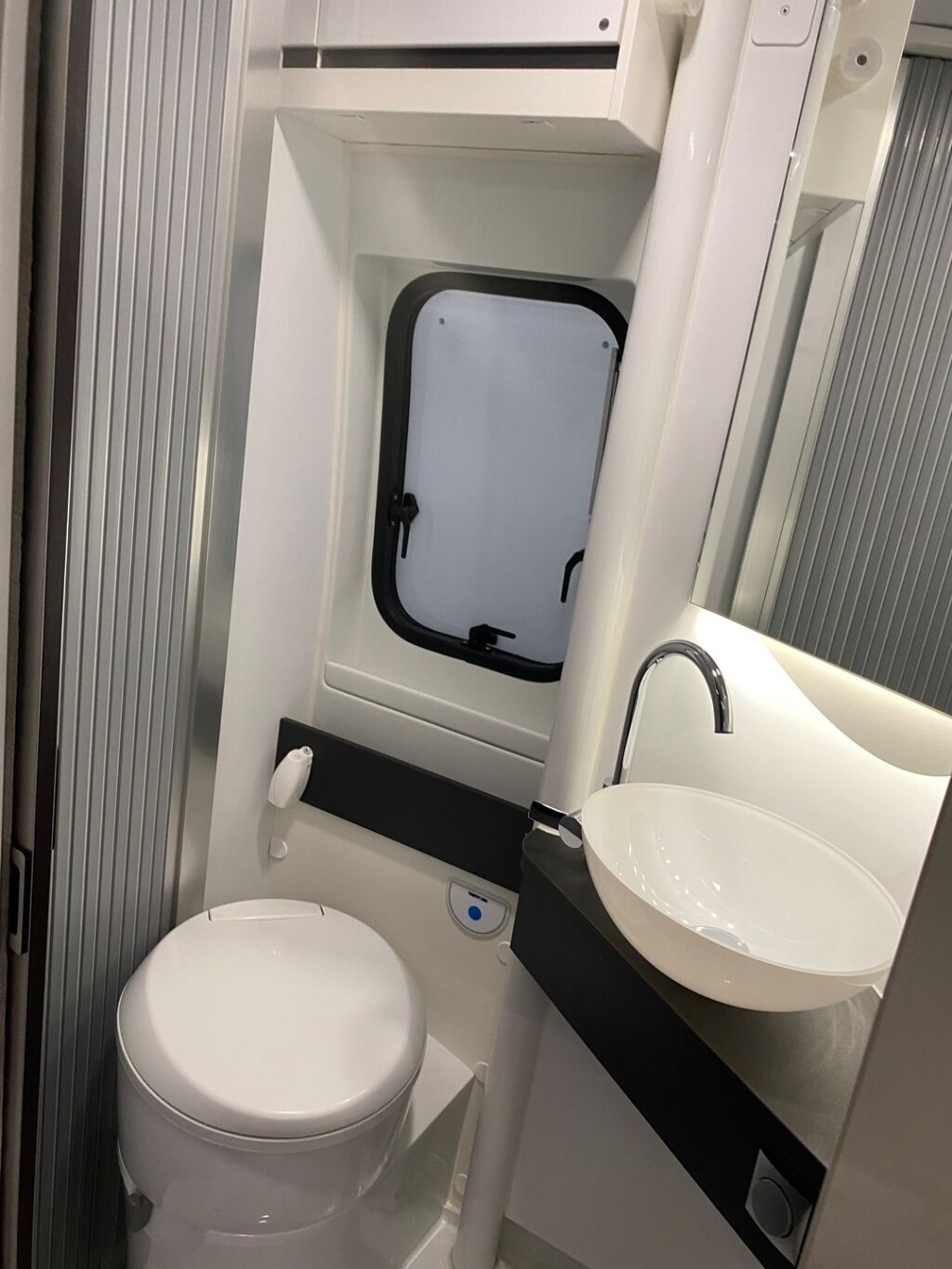 Adria Twin Supreme 640 SLB 2019 Harmaa