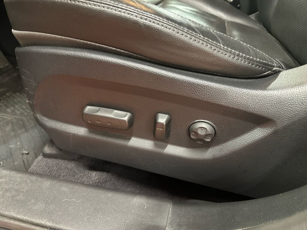 Hyundai Santa Fe 2016 Musta