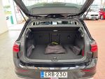 Volkswagen Golf 2022 Musta