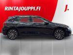 Volkswagen Golf 2022 Musta