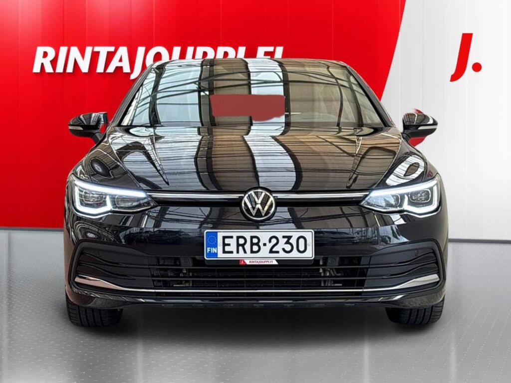 Volkswagen Golf 2022 Musta