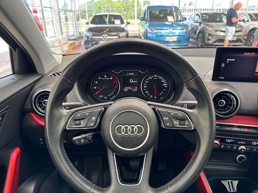 Audi Q2 2019 Musta